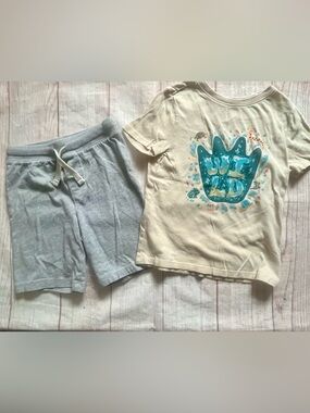 Old Navy 5T Outfit Shorts/Tee